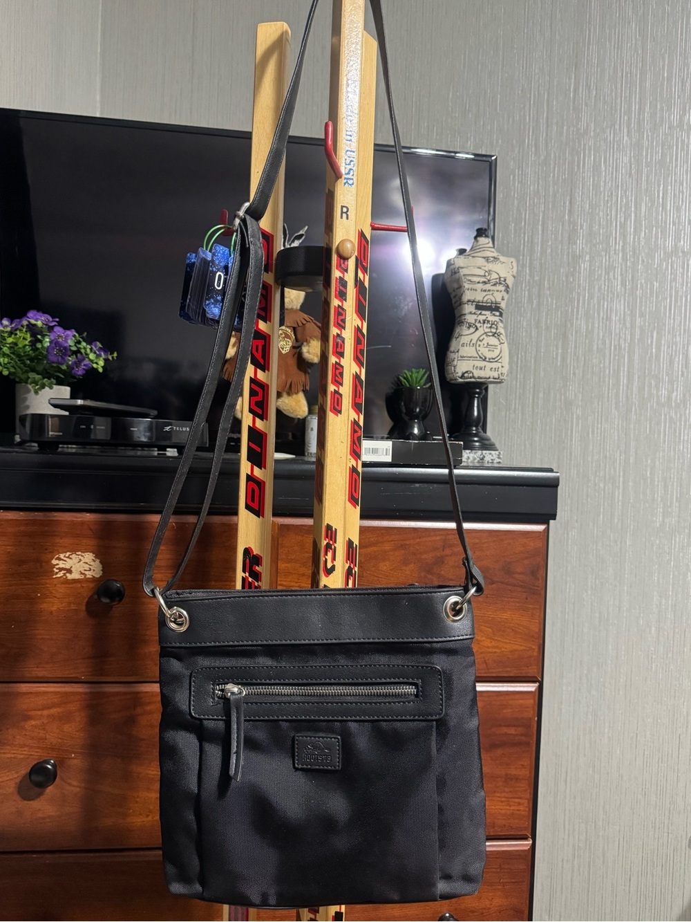 Roots 73 Black Nylon Crossbody Bag Messenger Purse Multi-Pocket